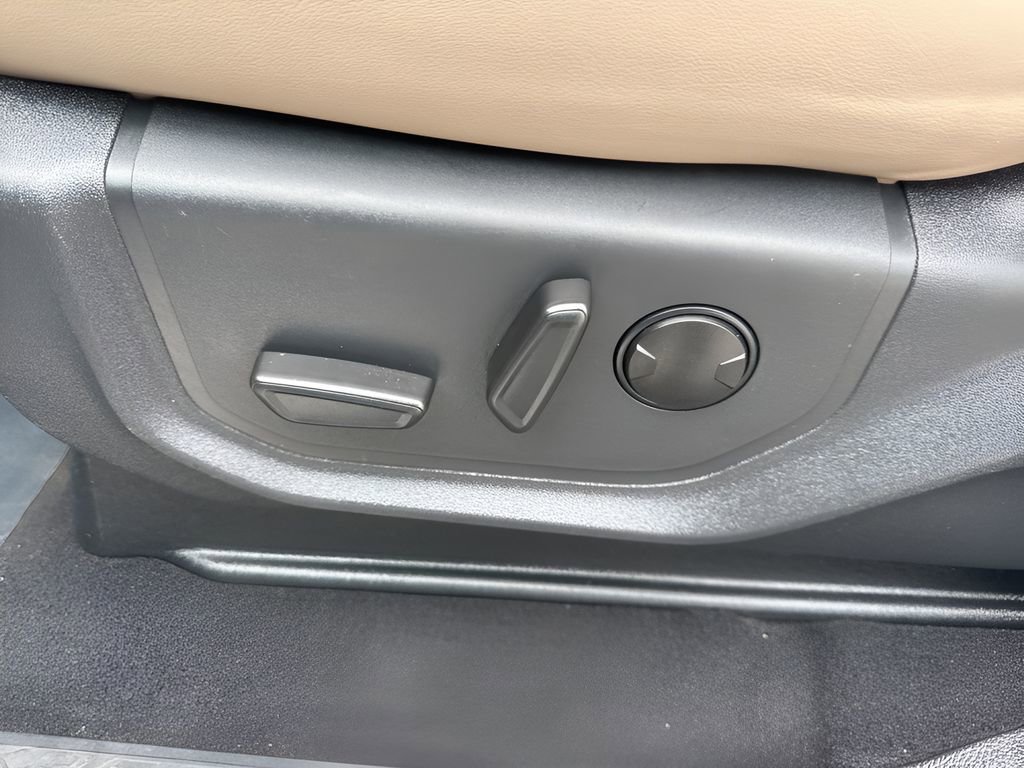 Used 2024 Ford Expedition Max XLT image 10