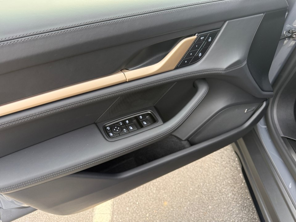 New 2026 Porsche Taycan 4S AWD/4WD image 21