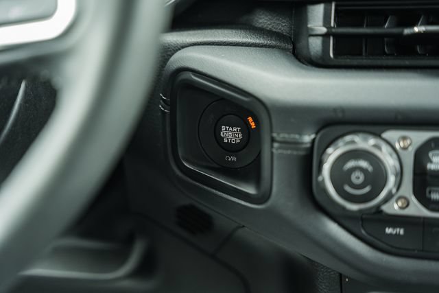 Used 2025 Jeep Wrangler Unlimited Sahara AWD/4WD image 33