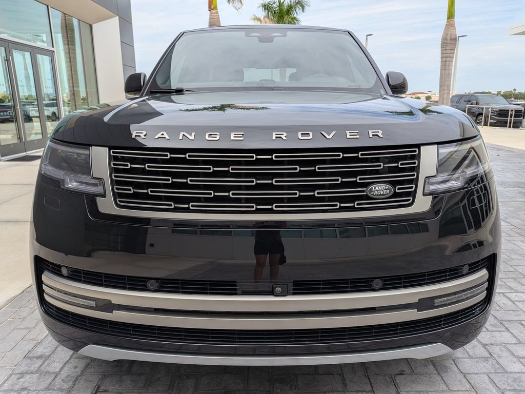 Certified 2025 Land Rover Range Rover SE AWD/4WD image 3