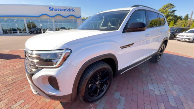 Used 2024 Volkswagen Atlas Peak Edition SEL AWD/4WD image 5