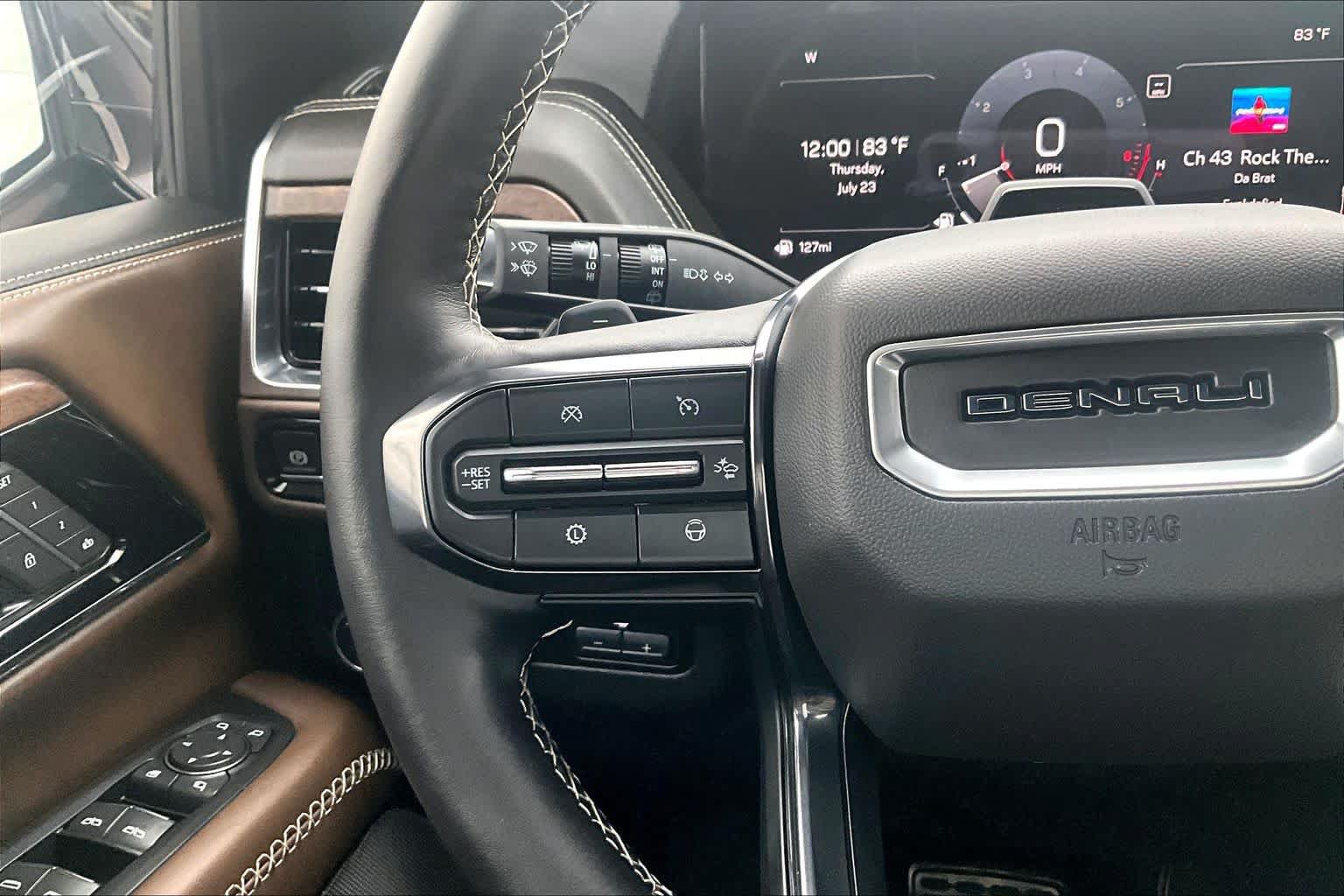 Used 2025 GMC Yukon Denali Ultimate w/ LPO, Floor Liner Package AWD/4WD image 24