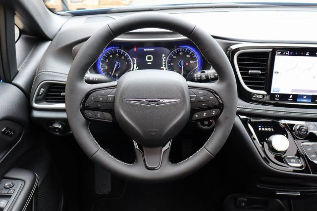 New 2026 Chrysler Pacifica Select w/ S Appearance Package FWD image 16
