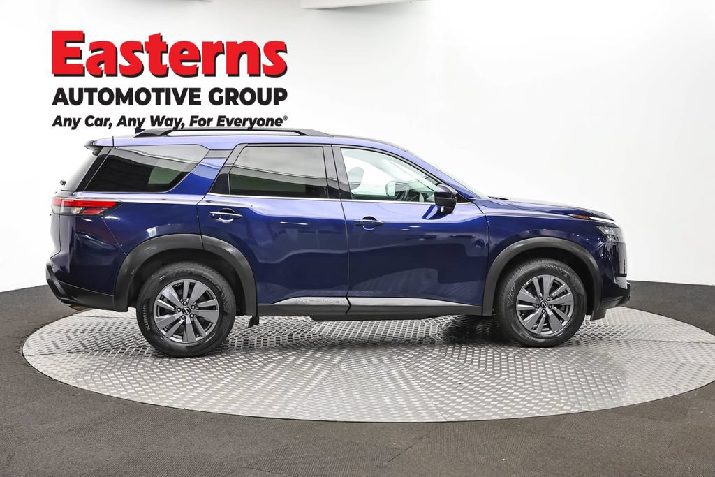 Used 2025 Nissan Pathfinder SV FWD image 4