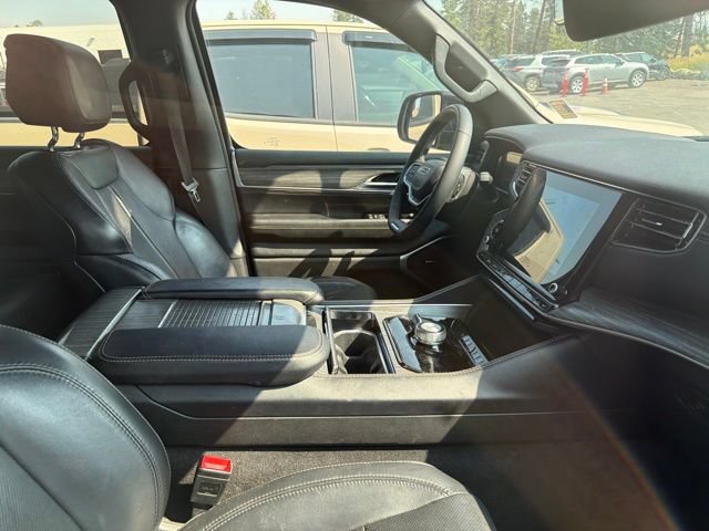Used 2024 Jeep Wagoneer L Series II w/ Flexible Seating Group AWD/4WD image 20