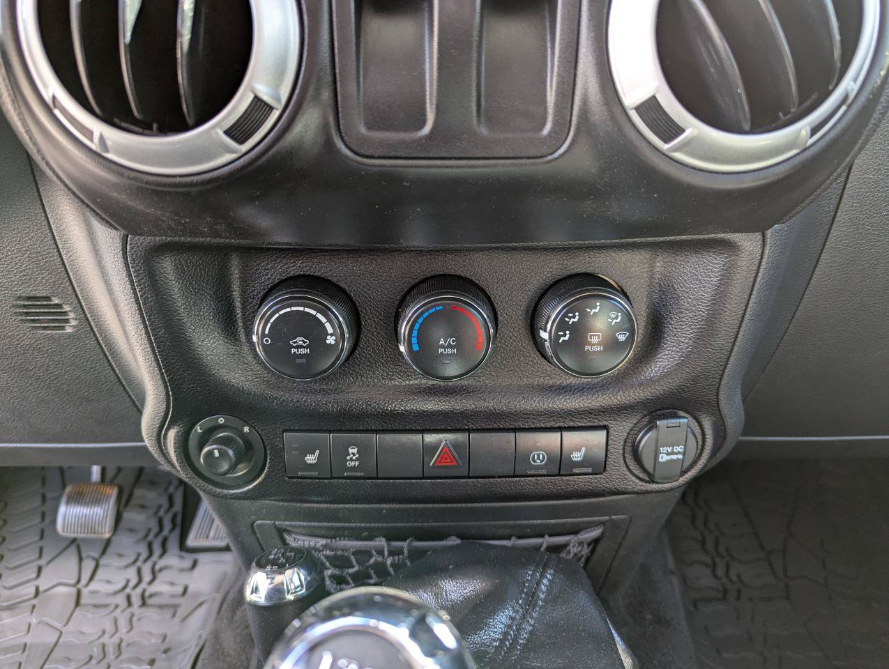 Used 2017 Jeep Wrangler Rubicon AWD/4WD image 24
