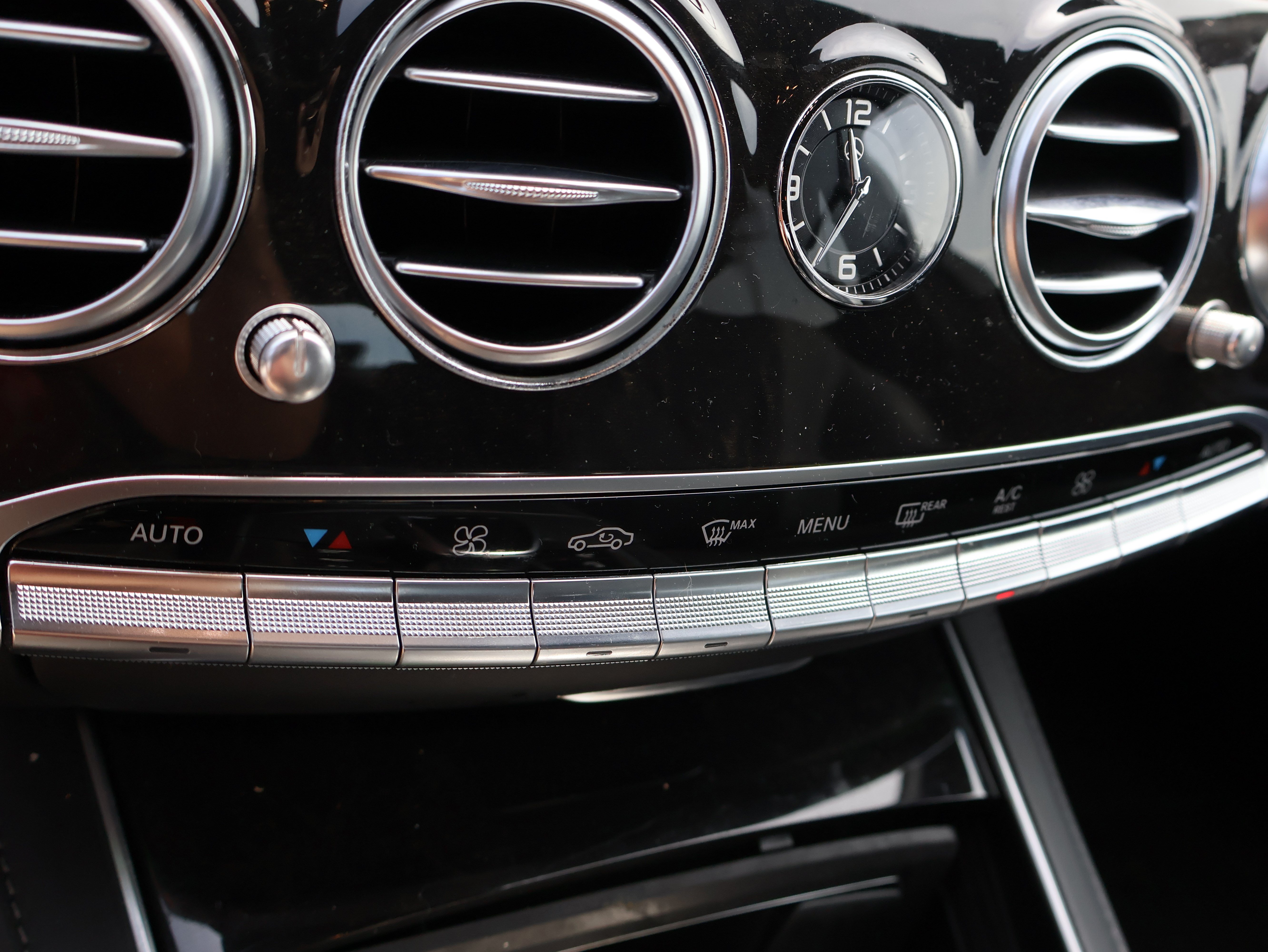 Used 2018 Mercedes-Benz S 560 Sedan w/ AMG Line Exterior image 20