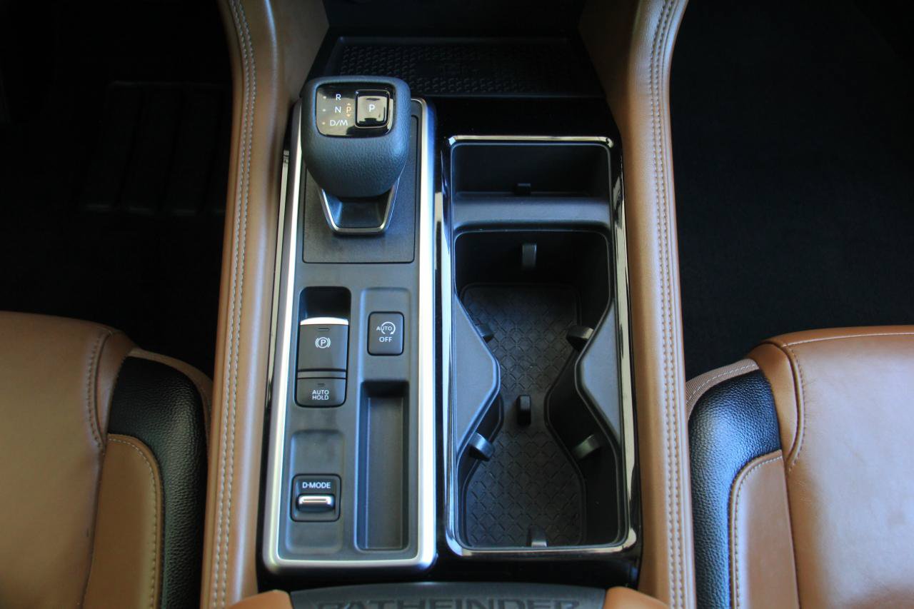 Used 2024 Nissan Pathfinder Platinum FWD image 18