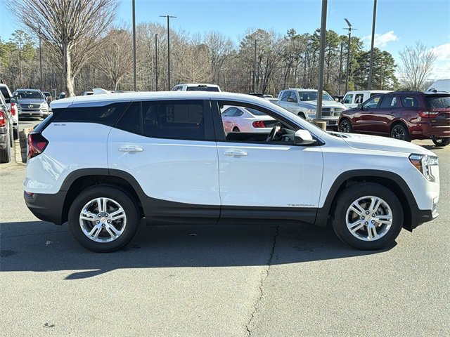 Used 2024 GMC Terrain SLE image 13