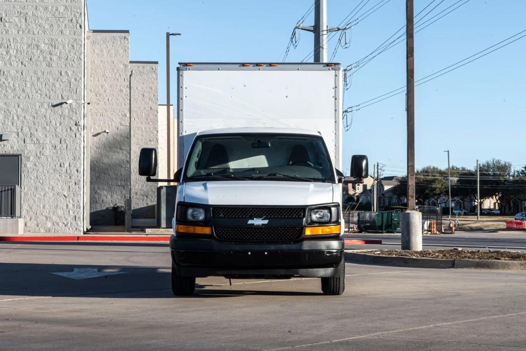 Used 2017 Chevrolet Express 3500 RWD image 2