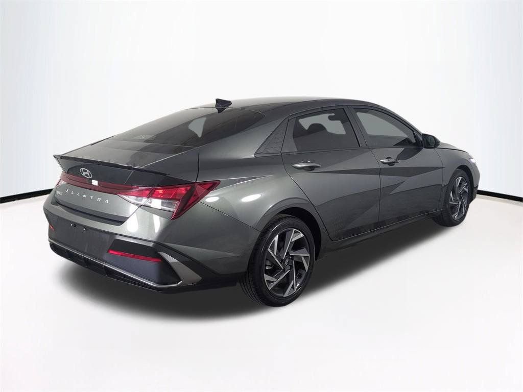 Used 2025 Hyundai Elantra Sport FWD image 5