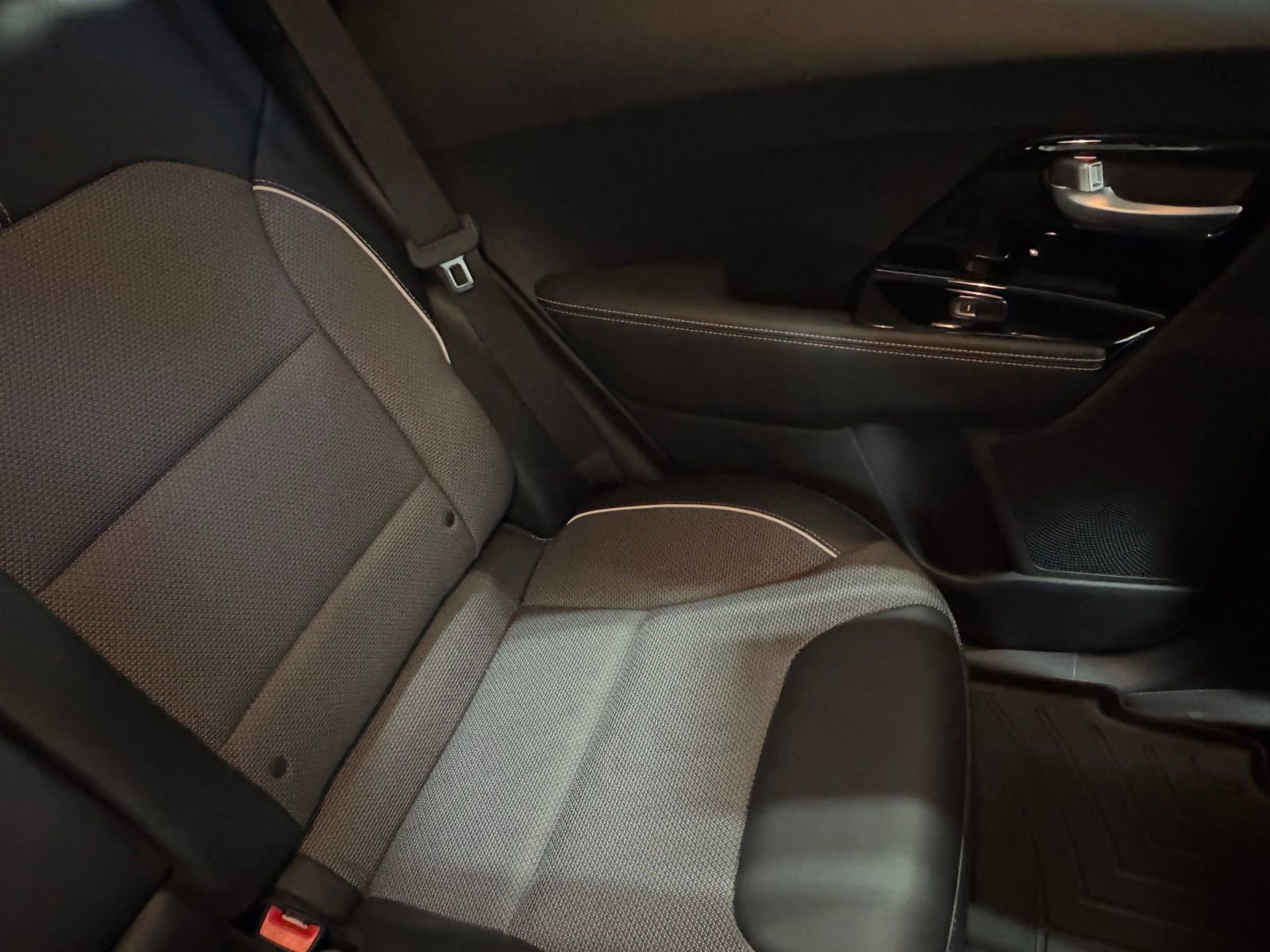 Used 2022 Kia Niro EX w/ Cold Weather Package image 35