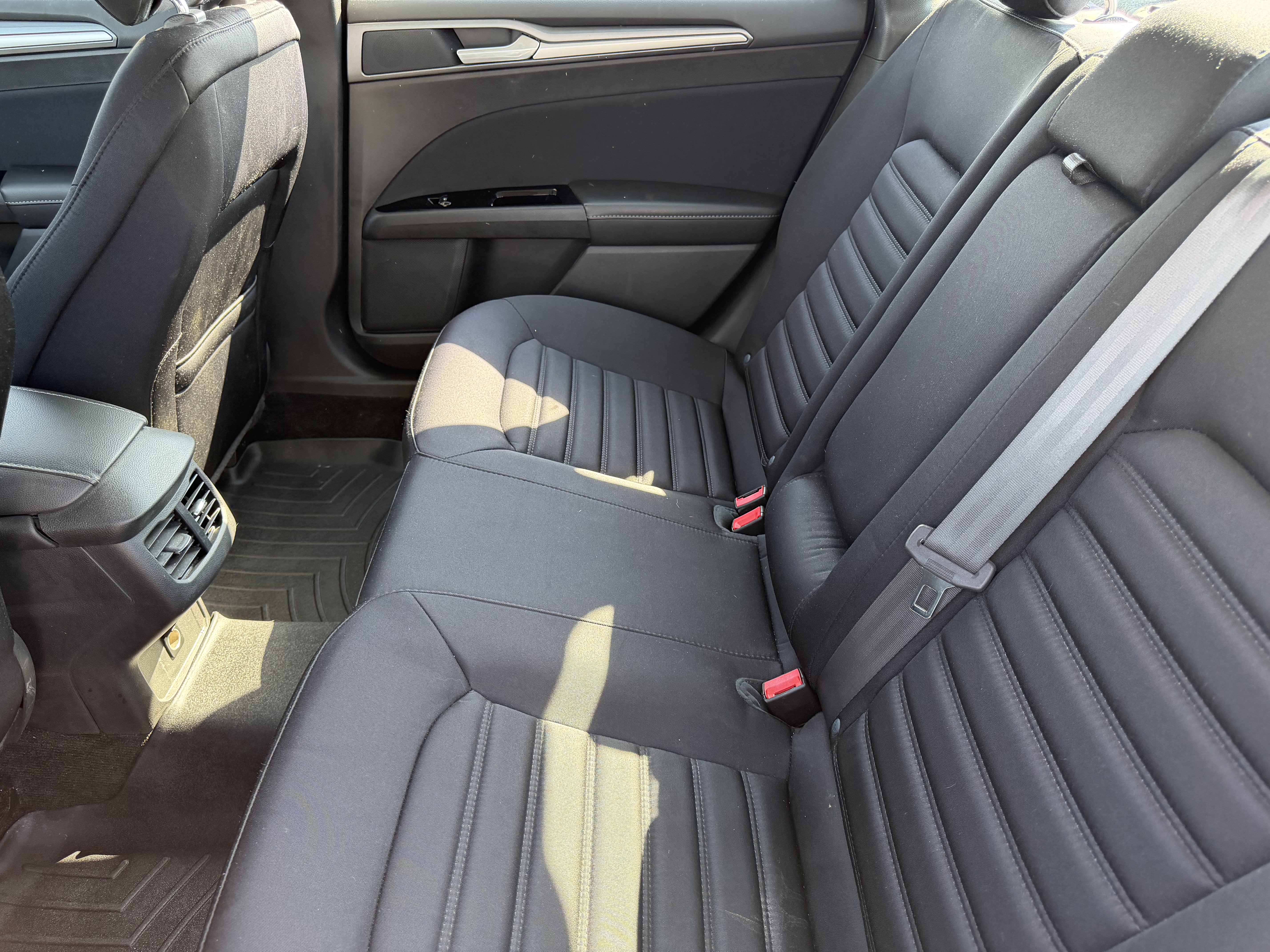 Used 2014 Ford Fusion SE FWD image 11