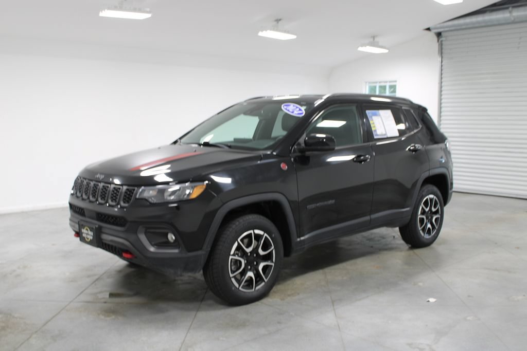Used 2024 Jeep Compass Trailhawk AWD/4WD image 4