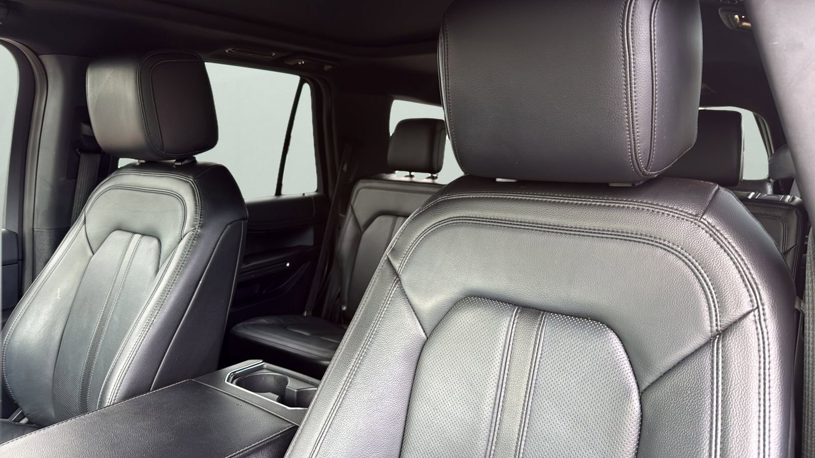 Used 2020 Ford Expedition Limited w/ Texas Edition Package AWD/4WD image 9