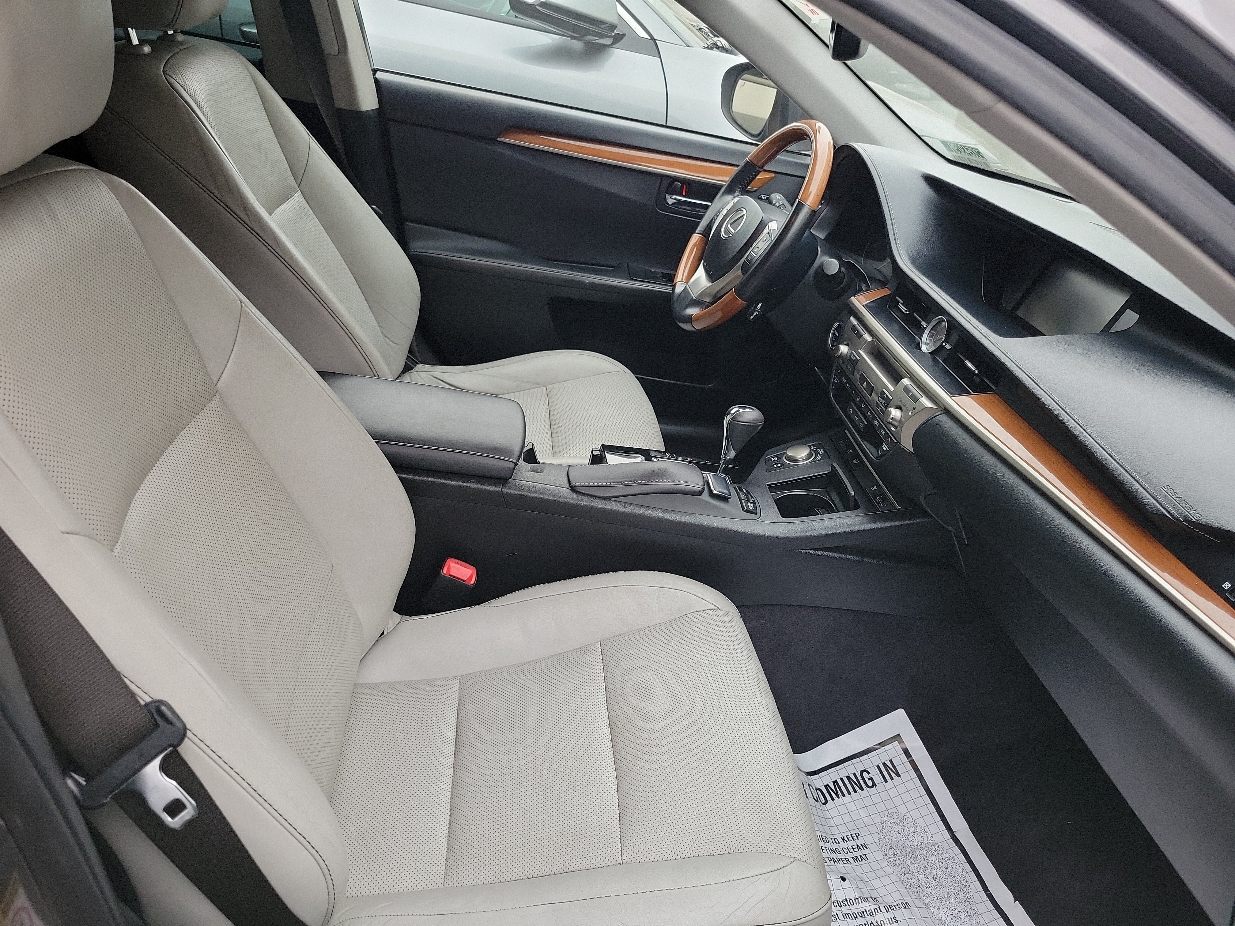 Used 2014 Lexus ES 300h w/ Luxury Package w/Bamboo Trim FWD image 24