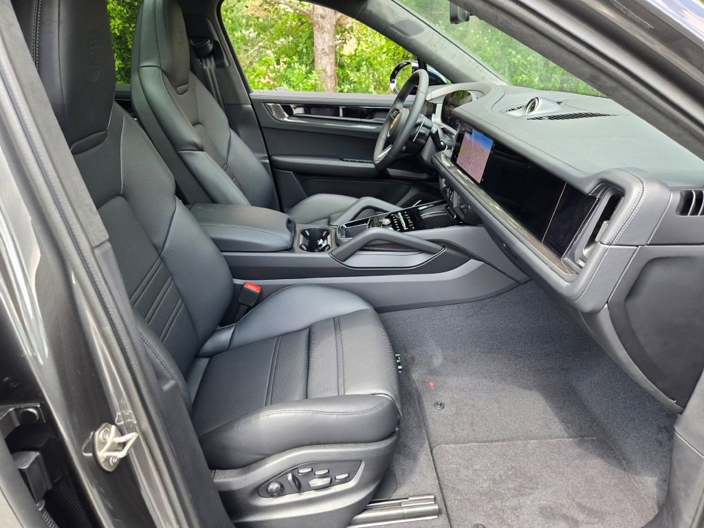 New 2025 Porsche Cayenne GTS image 36