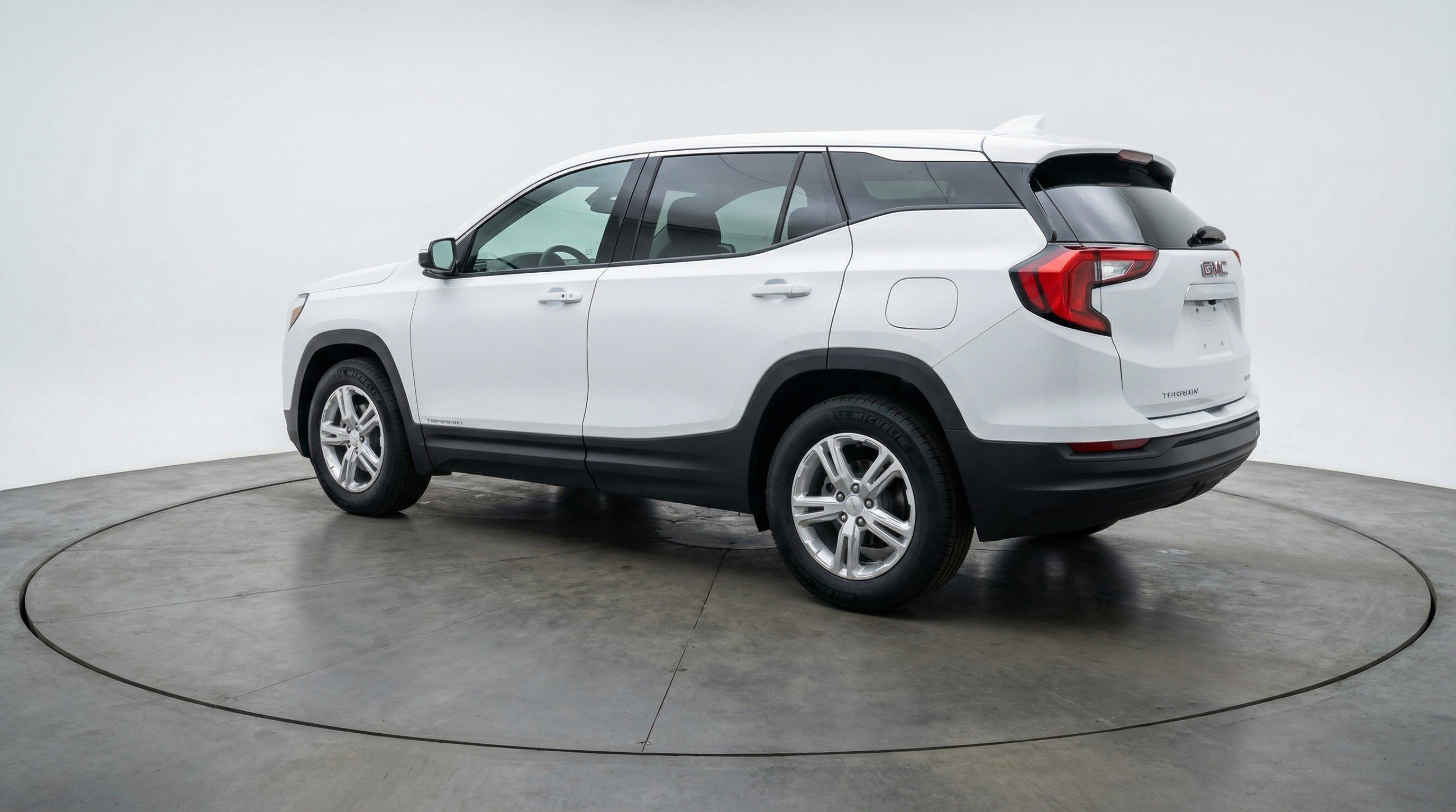 Used 2024 GMC Terrain SLE image 6