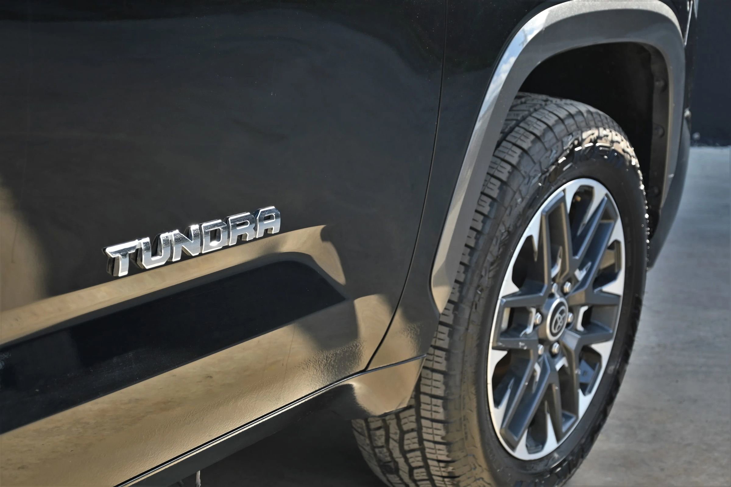 Used 2022 Toyota Tundra Limited image 12