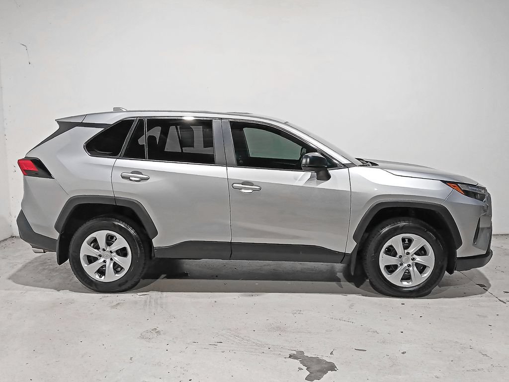 Used 2025 Toyota RAV4 LE AWD/4WD image 7