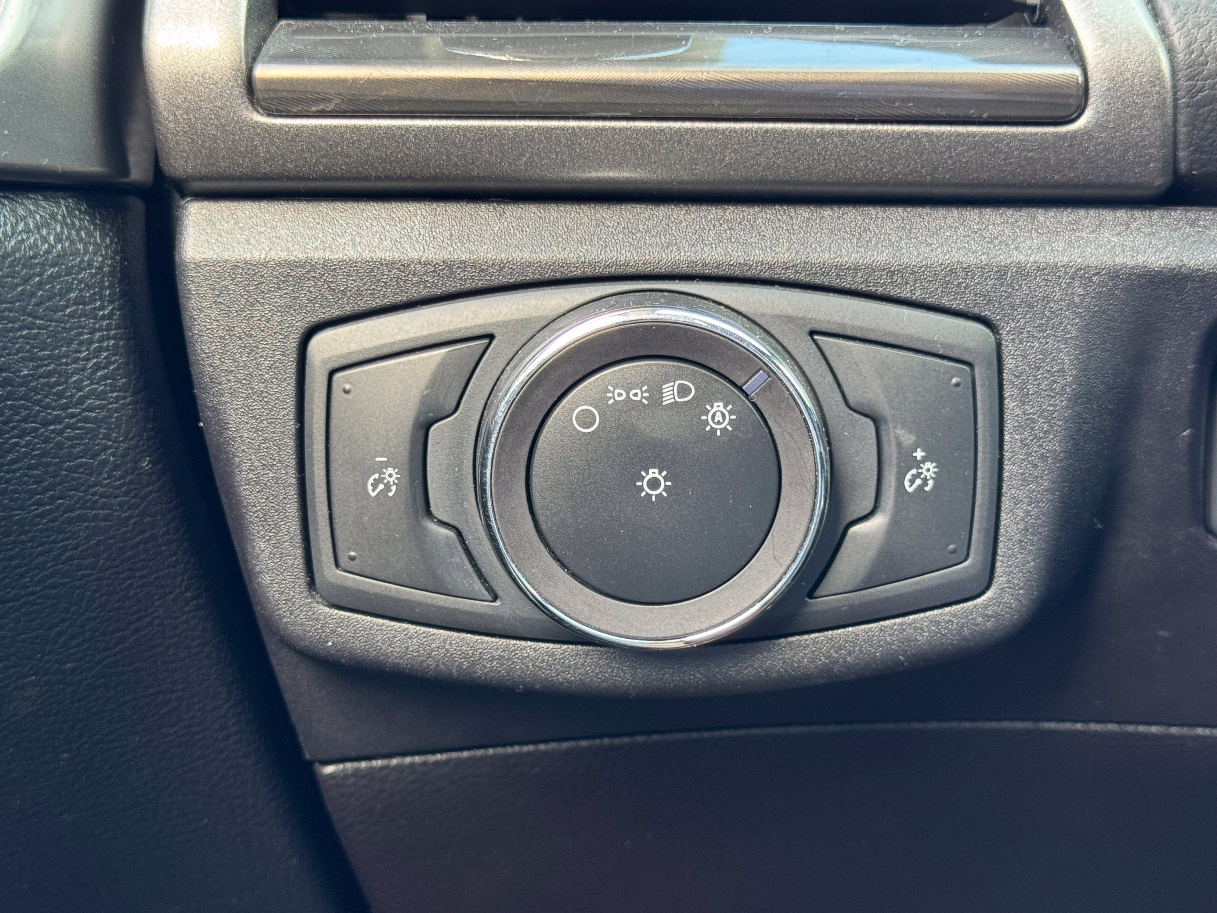 Used 2019 Ford Fusion SEL FWD image 51