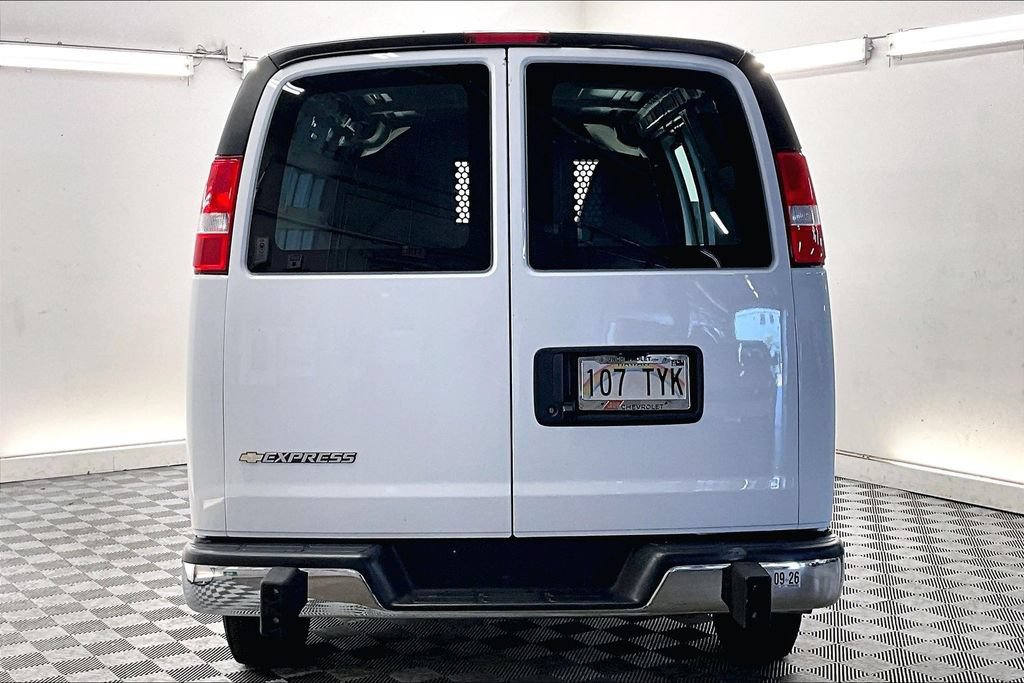 Used 2025 Chevrolet Express 2500 w/ Driver Convenience Package RWD image 3