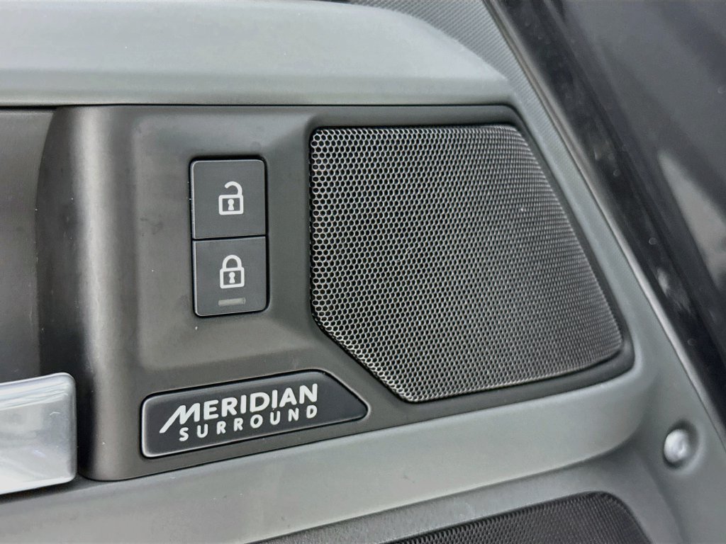 Used 2026 Land Rover Defender 110 X-Dynamic SE AWD/4WD image 23