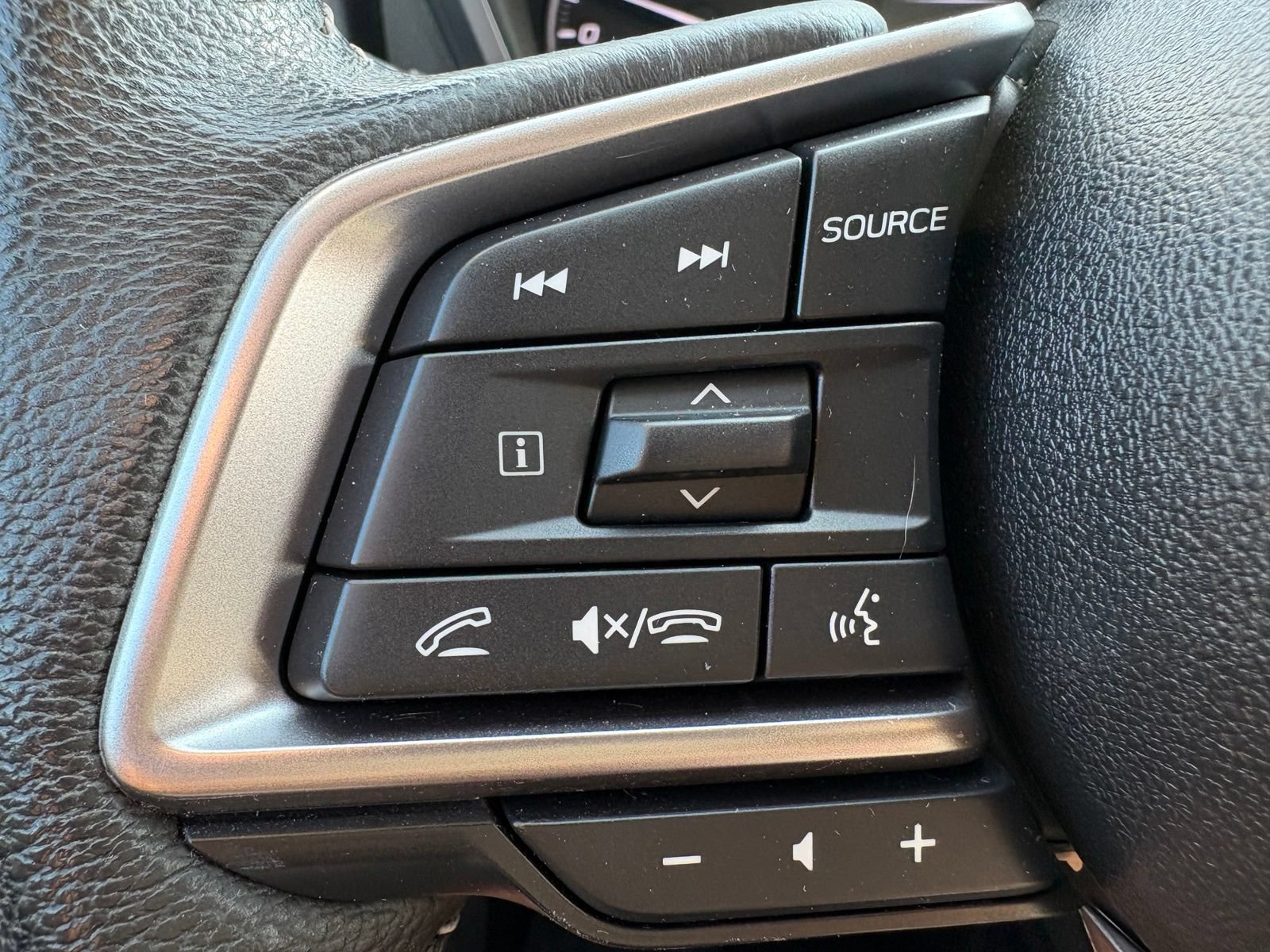 Used 2023 Subaru Ascent Limited AWD/4WD image 15
