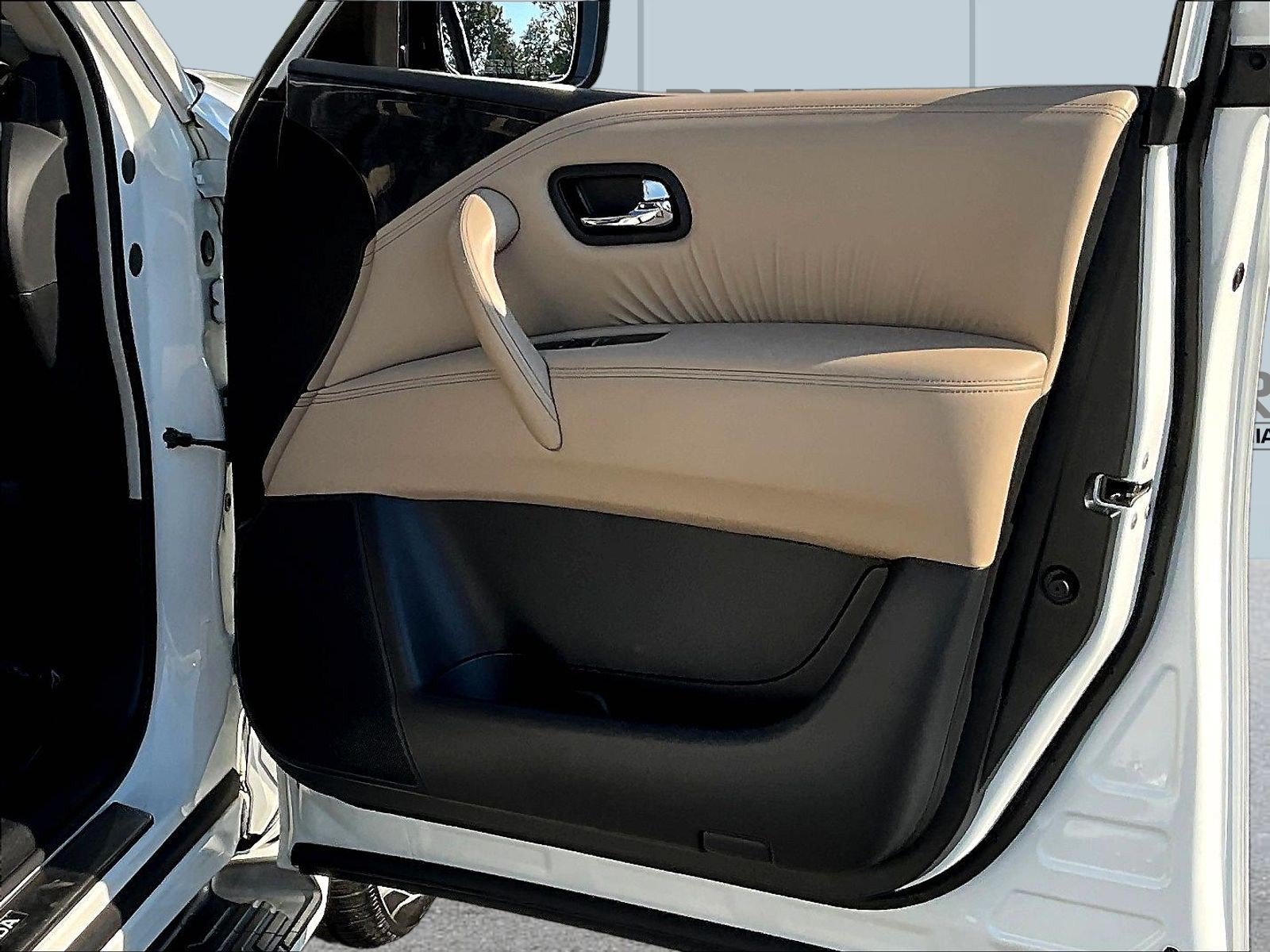 Certified 2022 Nissan Armada Platinum w/ Captain's Chairs Package RWD image 31