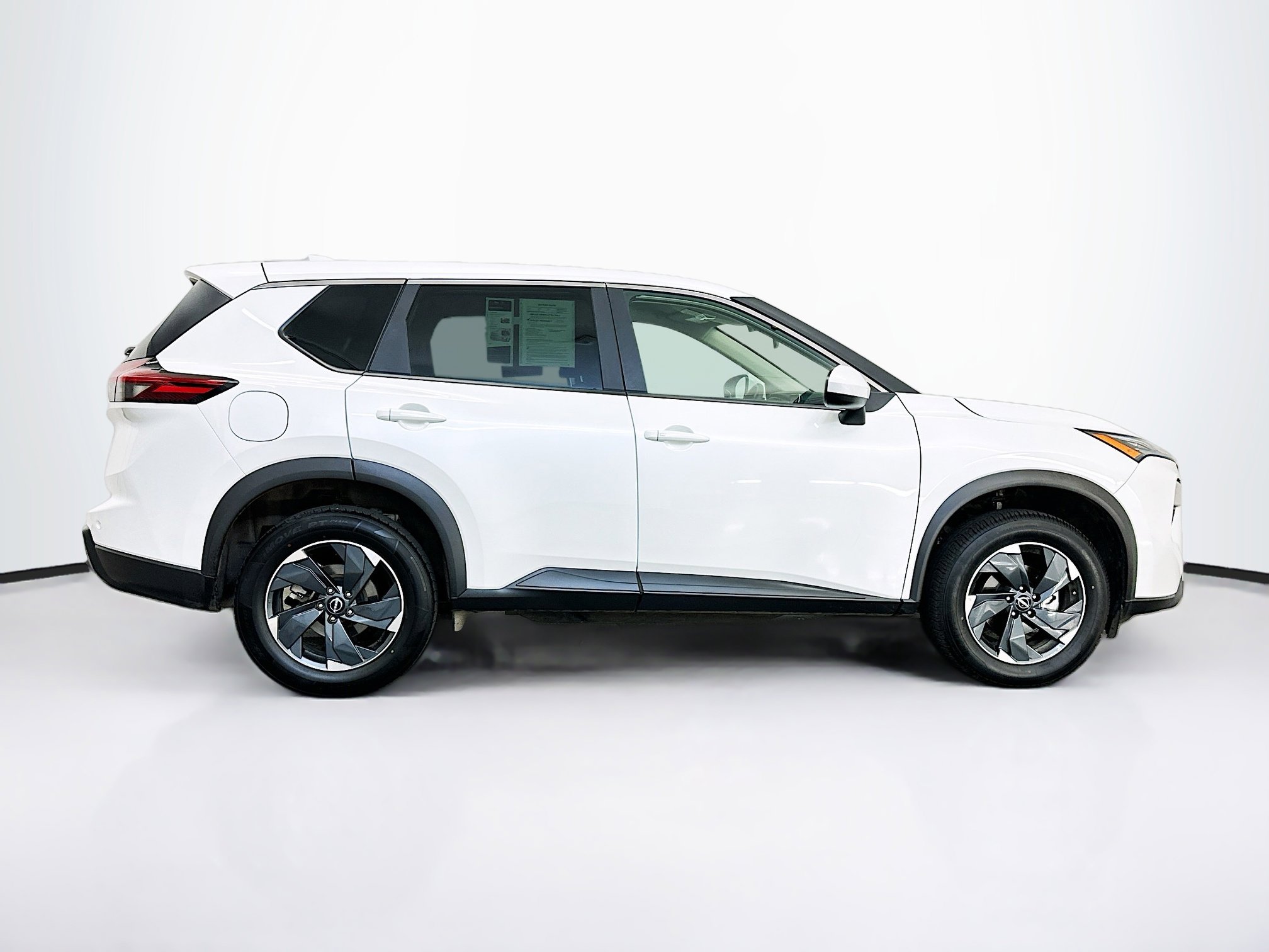 Used 2025 Nissan Rogue SV image 10