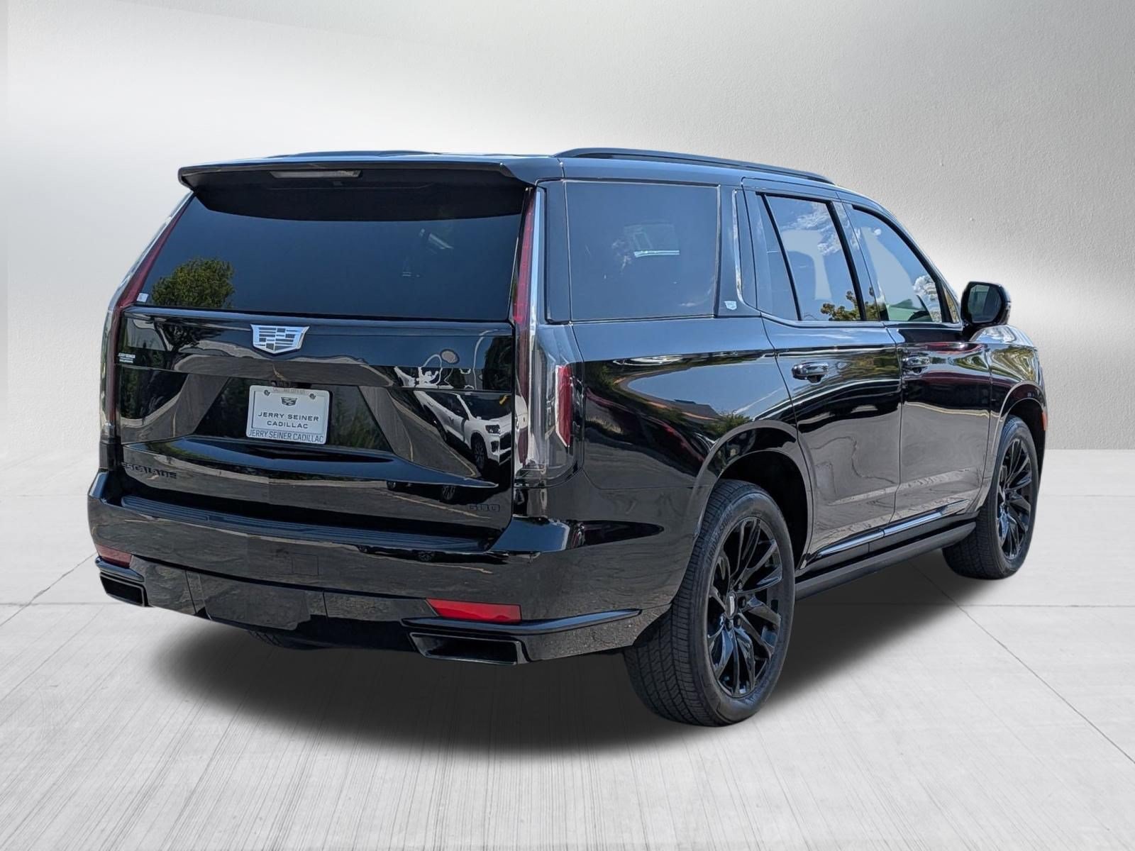 Certified 2024 Cadillac Escalade Sport Platinum w/ LPO, ONYX Package AWD/4WD image 6