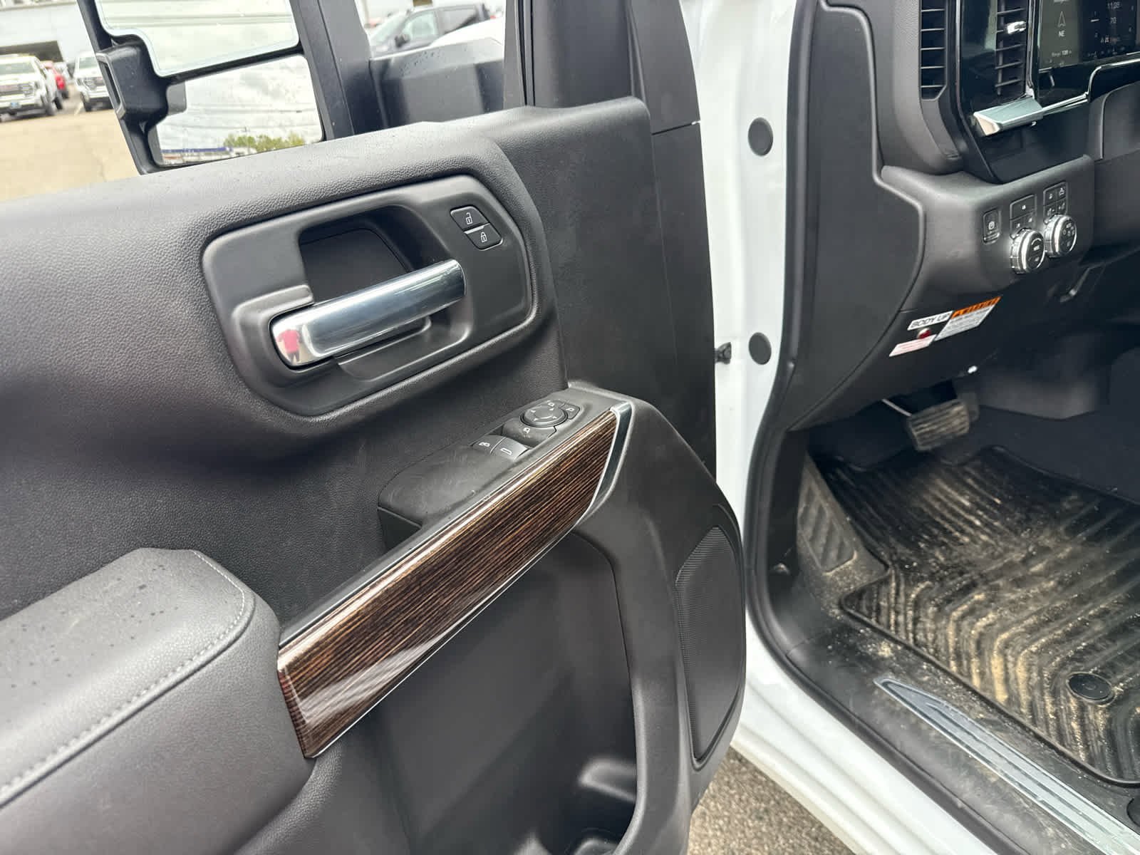 New 2026 GMC Sierra 3500 SLE w/ SLE Convenience Package AWD/4WD image 15