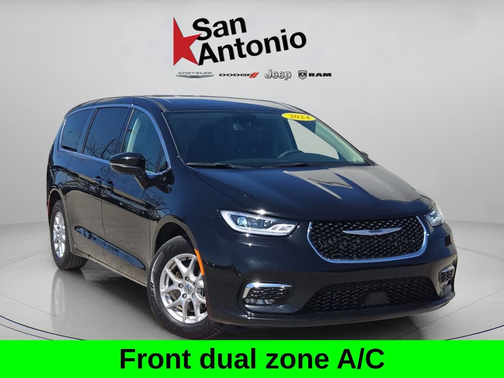 Used 2024 Chrysler Pacifica Touring-L image 8