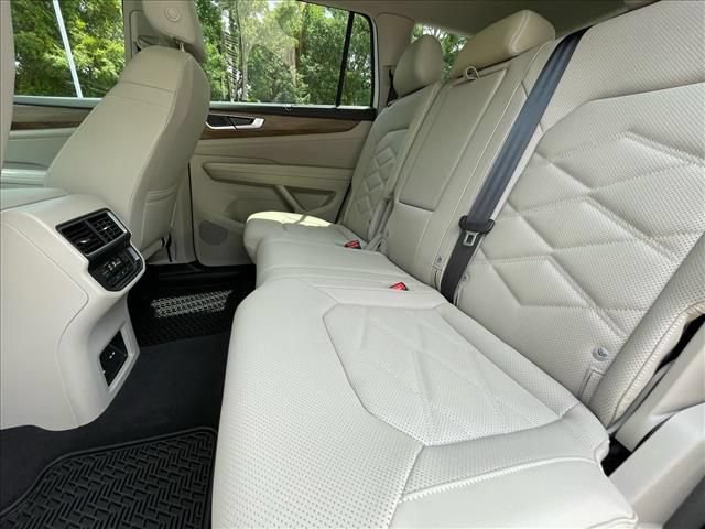 Used 2026 Volkswagen Atlas SE w/ Panoramic Sunroof Package FWD image 4