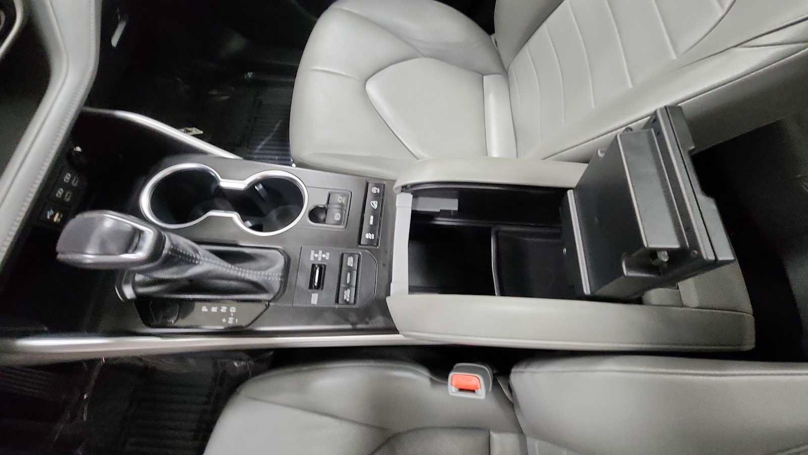 Certified 2022 Toyota Highlander XLE AWD/4WD image 23