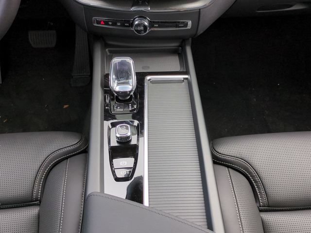 New 2026 Volvo XC60 B5 Ultra w/ Climate Package AWD/4WD image 16