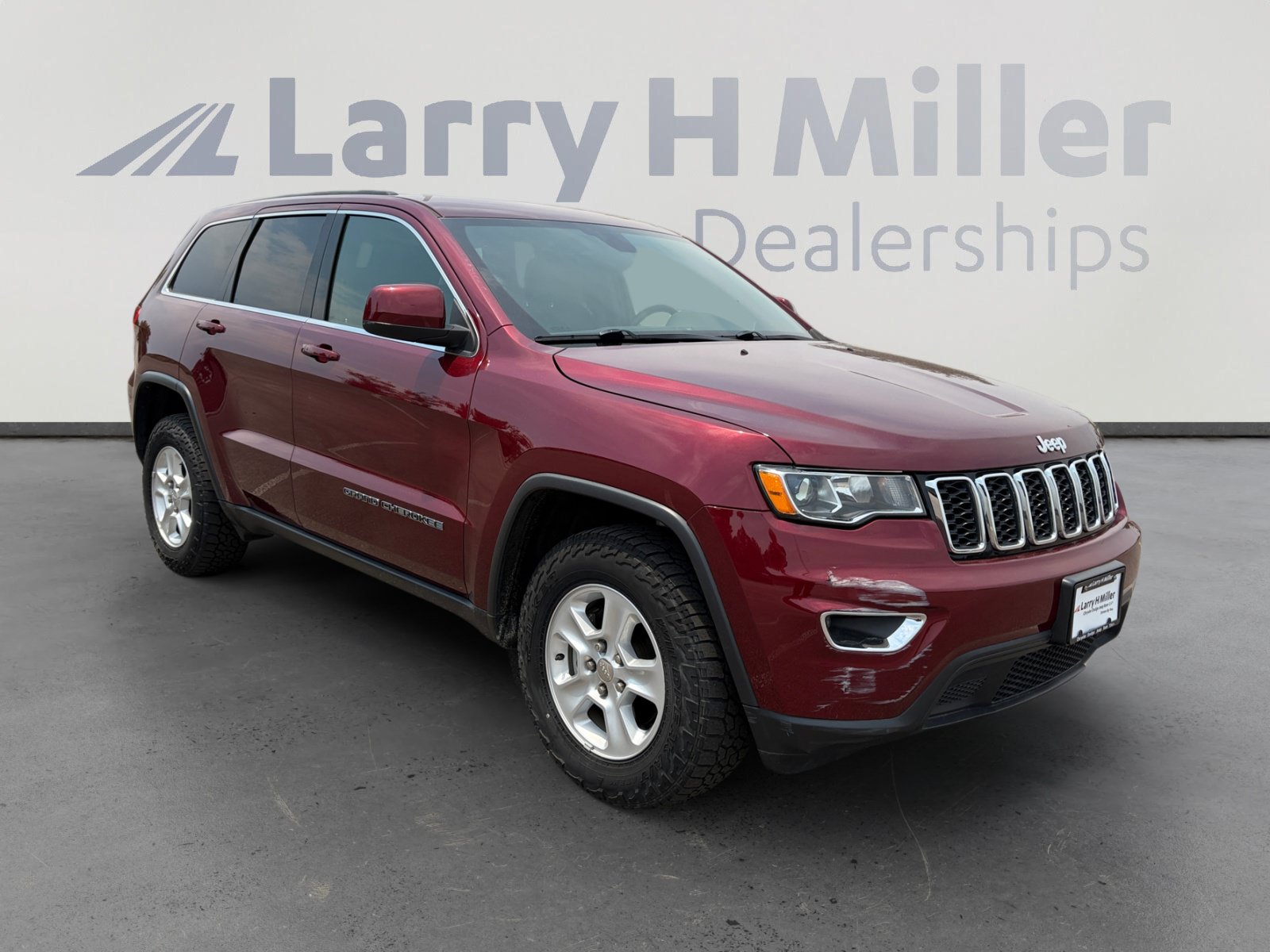 Used 2017 Jeep Grand Cherokee Laredo AWD/4WD image 8