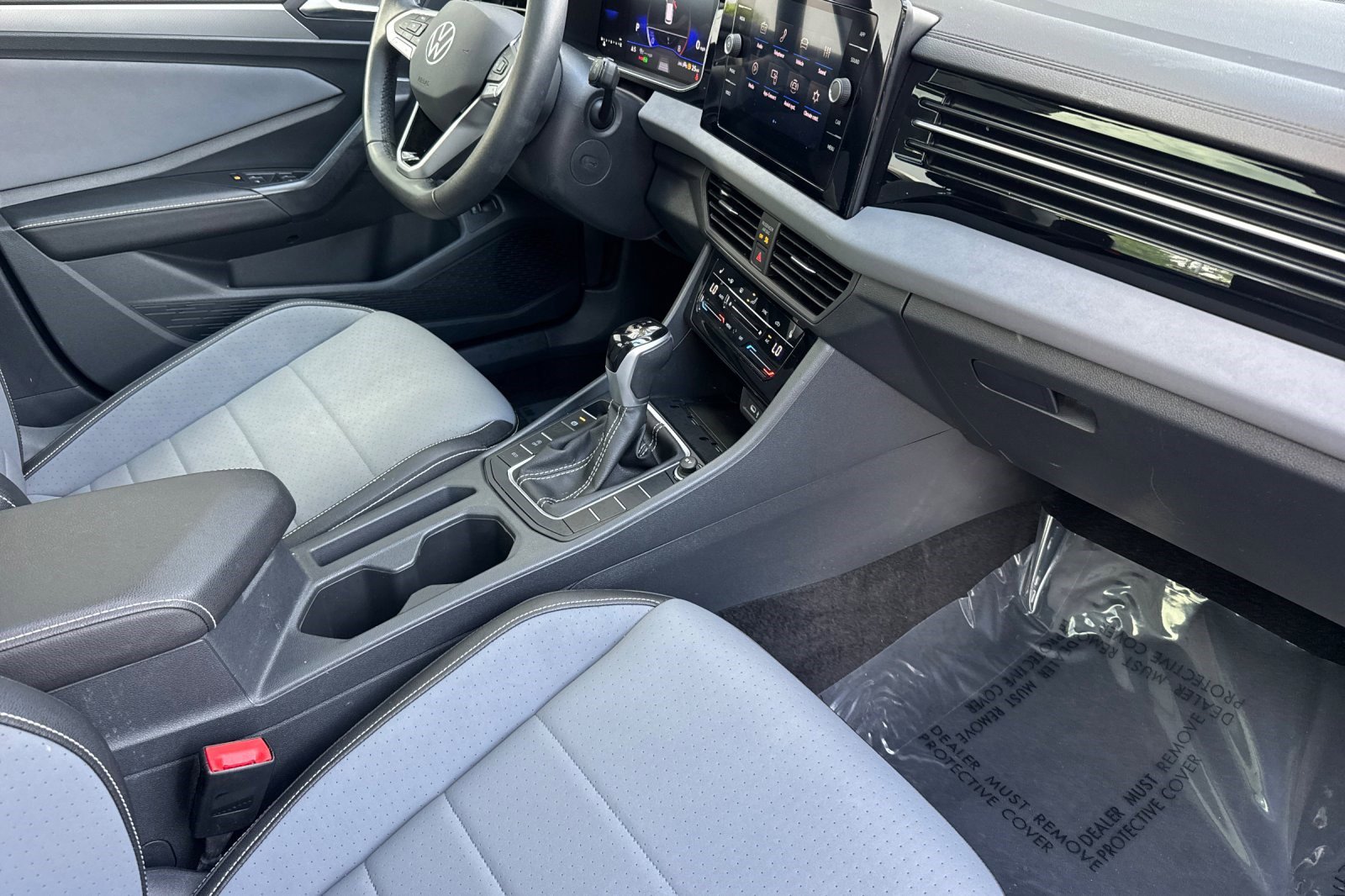 Used 2025 Volkswagen Jetta SE FWD image 31