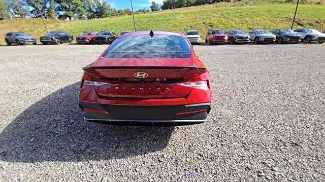 Used 2025 Hyundai Elantra Sport FWD image 7