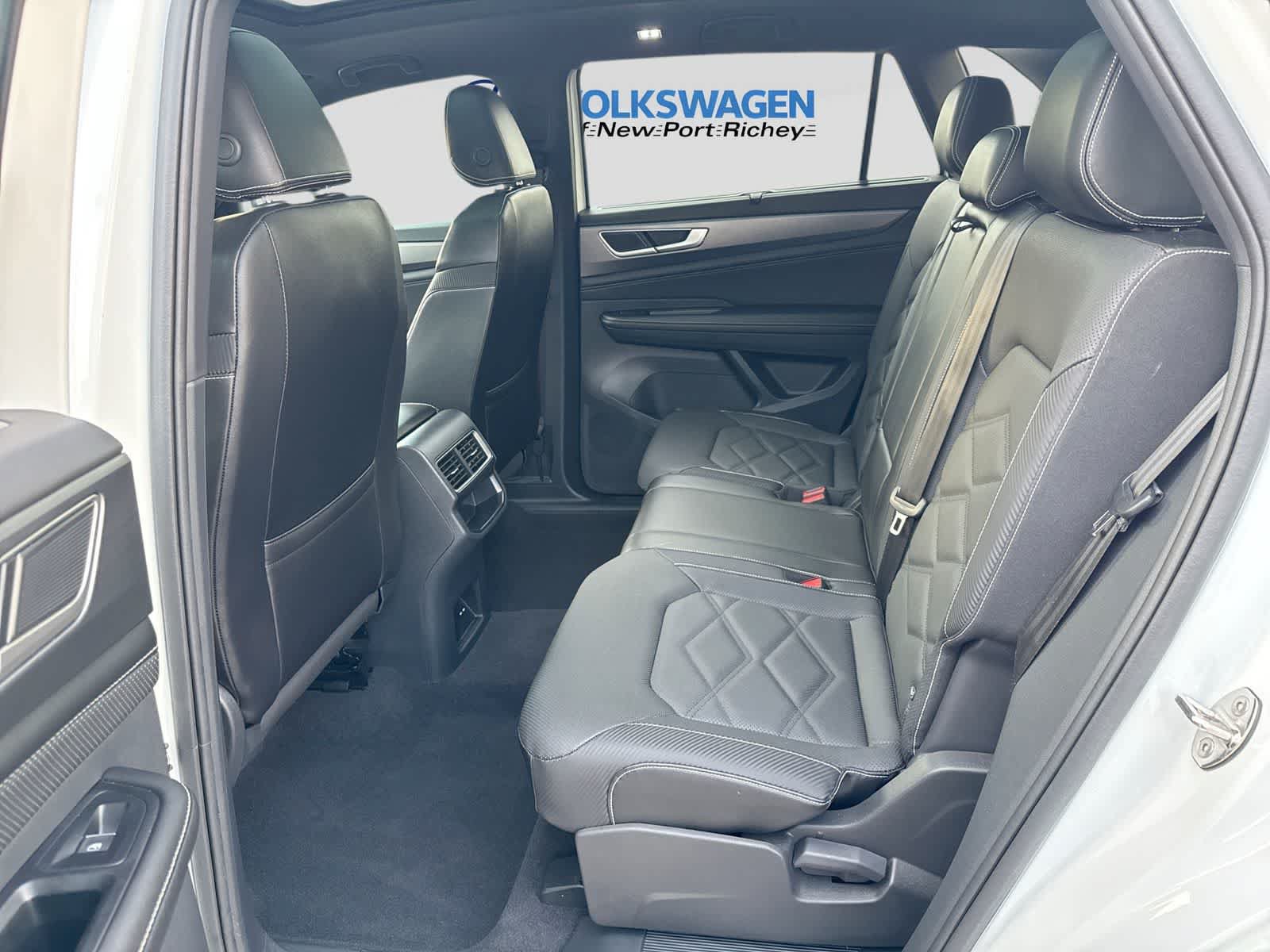 Used 2024 Volkswagen Atlas Cross Sport SE w/ Panoramic Sunroof Package FWD image 26