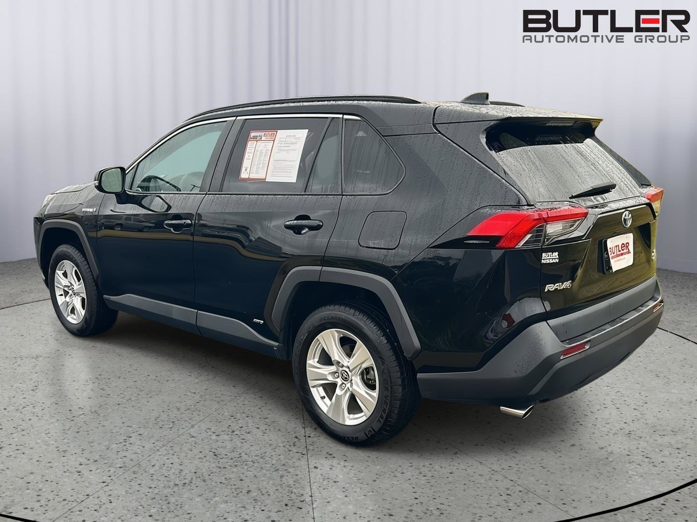 Used 2021 Toyota RAV4 XLE image 4