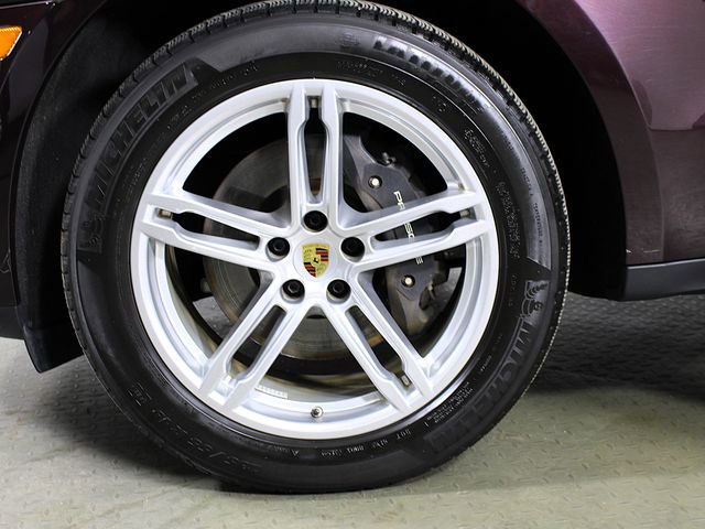 Certified 2023 Porsche Macan AWD/4WD image 12