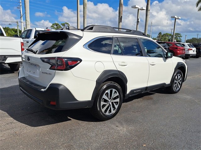 Used 2023 Subaru Outback Premium image 6