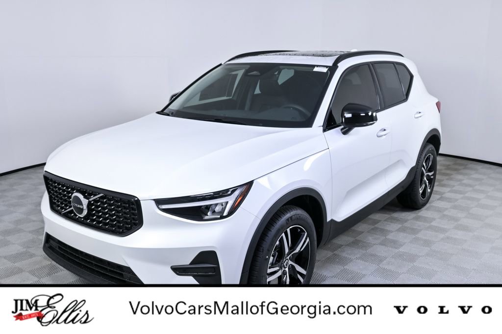 New 2026 Volvo XC40 B5 Core image 1