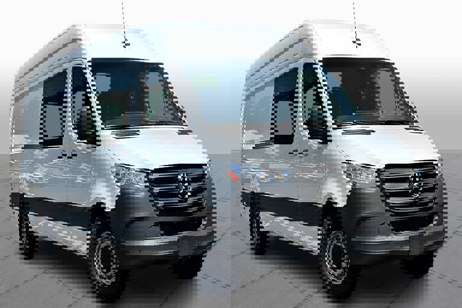 Used 2024 Mercedes-Benz Sprinter 2500 image 2