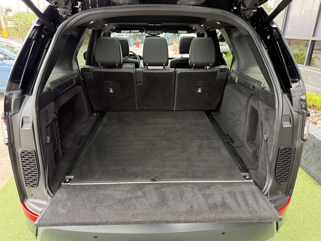 Used 2019 Land Rover Discovery SE AWD/4WD image 30