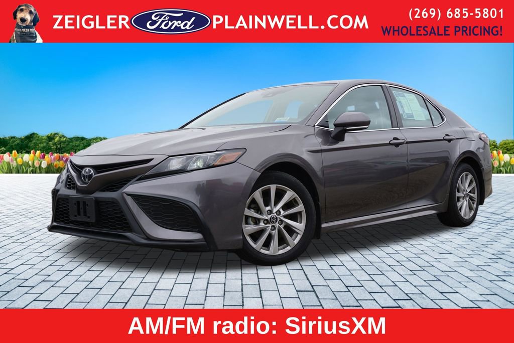 Used 2024 Toyota Camry SE image 1