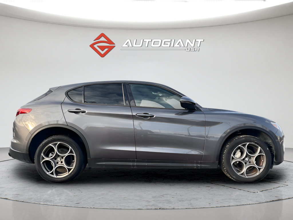 Used 2023 Alfa Romeo Stelvio Sprint RWD image 9