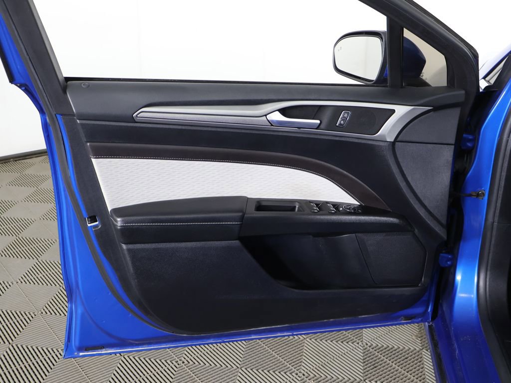 Used 2020 Ford Fusion SE w/ Equipment Group 151A image 23