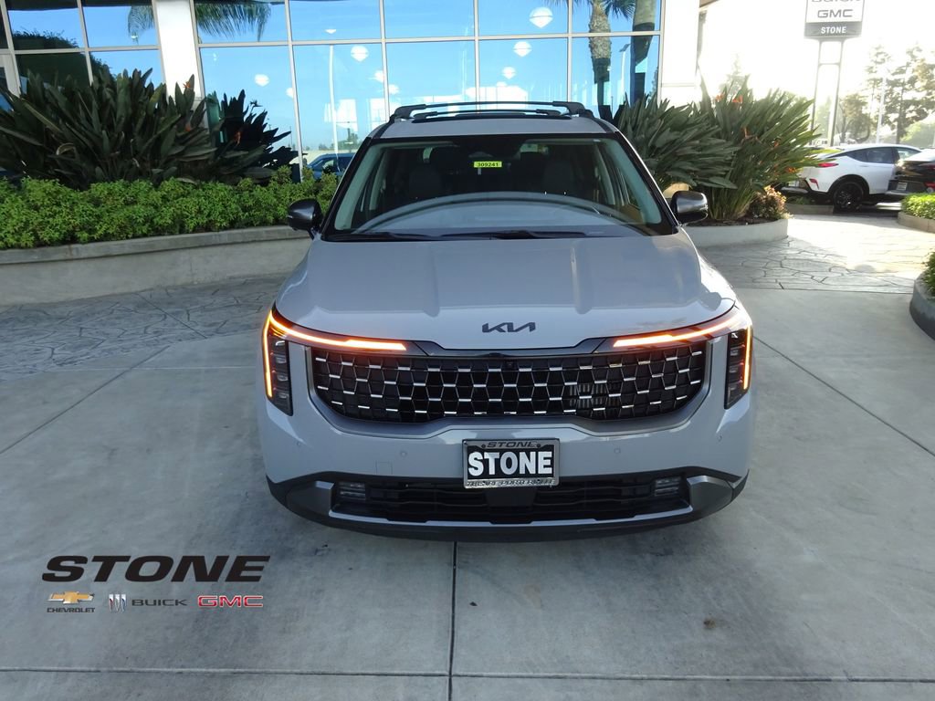 Used 2025 Kia Carnival SX Prestige image 2